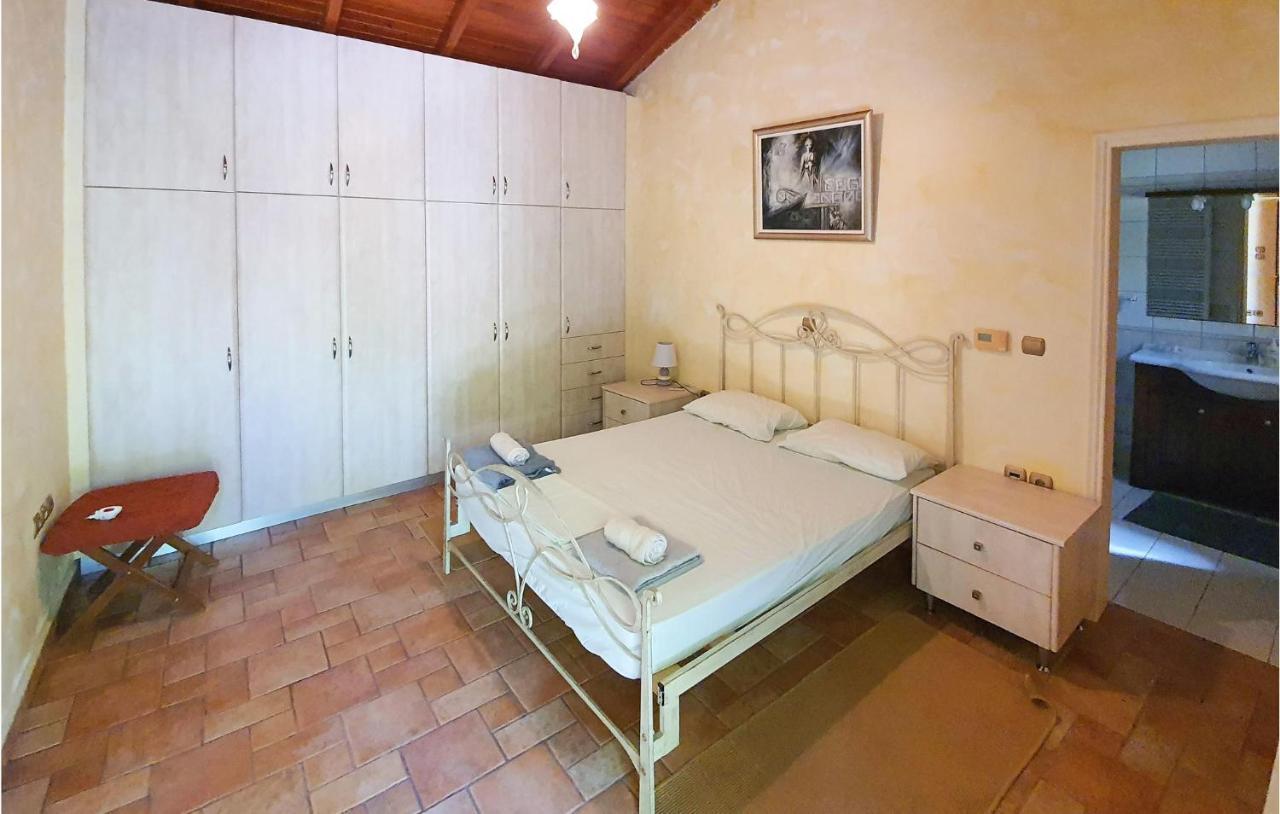 Lovely Home In Kiato With Wifi Zewnętrze zdjęcie