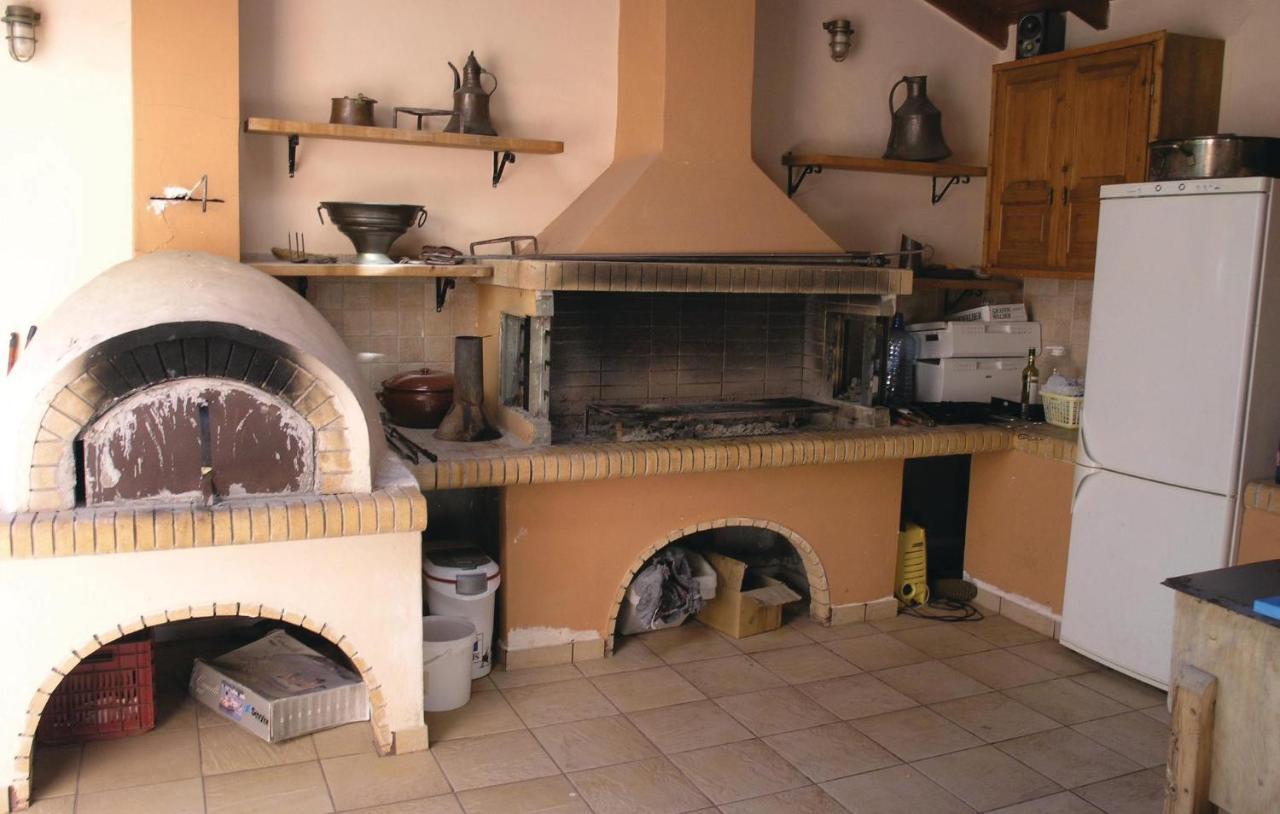 Lovely Home In Kiato With Wifi Zewnętrze zdjęcie
